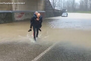 Maltempo Toscana, salvata anziana intrappolata sotto cavalcavia inondato