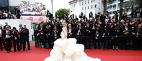 No nudo a Cannes, nuove regole e Halle Berry si cambia l'abito