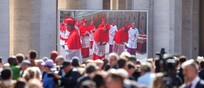 Conclave: l'attesa in piazza San Pietro