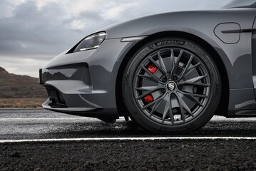 La famiglia Porsche Taycan si completa con nuovi arrivi