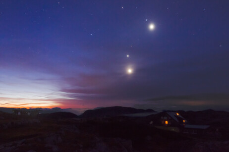 La Luna con Venere, Marte e Giove (fonte: H. Raab da Flickr CC BY-NC-ND 2.0)