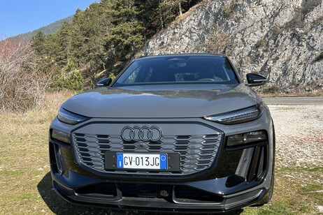 Nuova Audi SQ6 e-tron