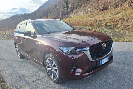 Mazda CX-80 Phev, il suv sette posti elegante e ricaricabile
