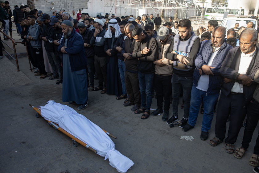 At least 10 people killed in airstrike Israeli military strike on cafe near Khan Younis