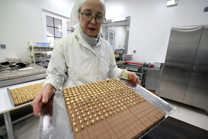 Christmas sweets production at the Abbey Notre Dame de la Paix