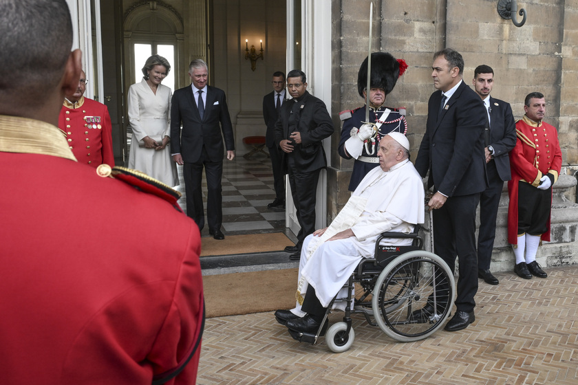 Papa a Bruxelles, primo appuntamento l'incontro con le autorità