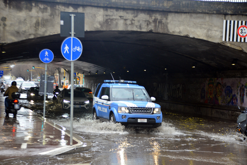 Maltempo, bomba d'acqua a Firenze ,strade allagate