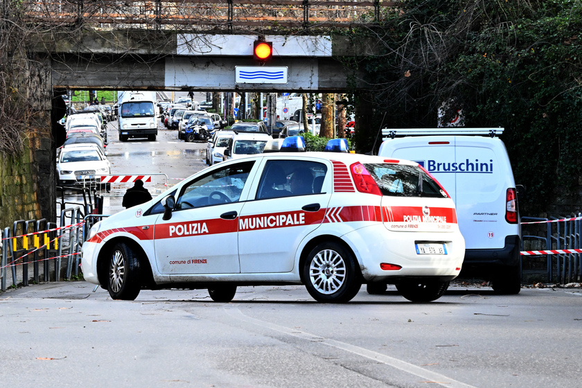 Bomba d'acqua Firenze, conducenti carrozze presidiano stalle