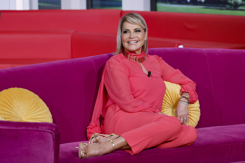 Simona Ventura, 60 anni a tutto gas tra Rai, Mediaset e Sky