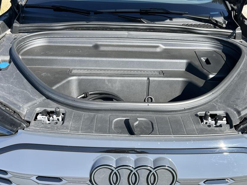 Nuova Audi SQ6 e-tron