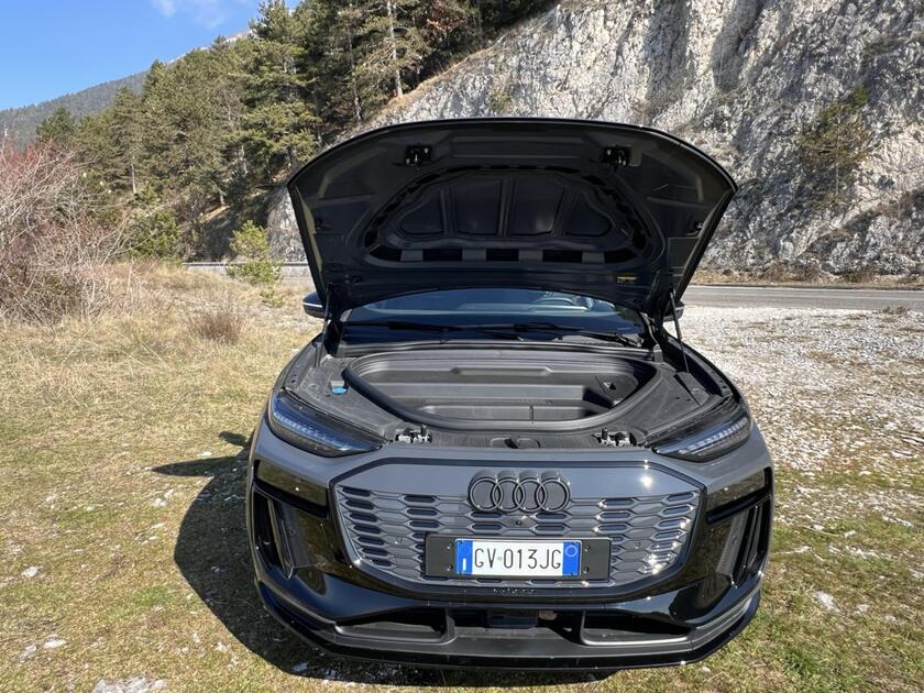 Nuova Audi SQ6 e-tron
