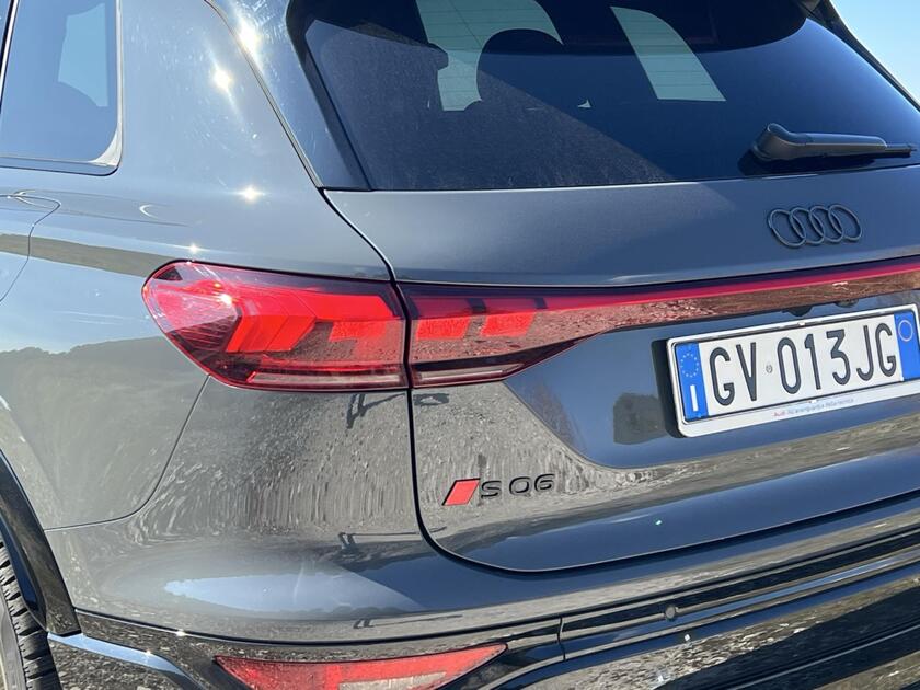 Nuova Audi SQ6 e-tron