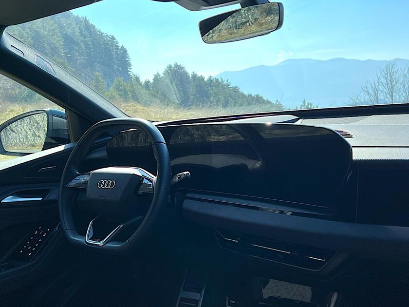 Nuova Audi SQ6 e-tron