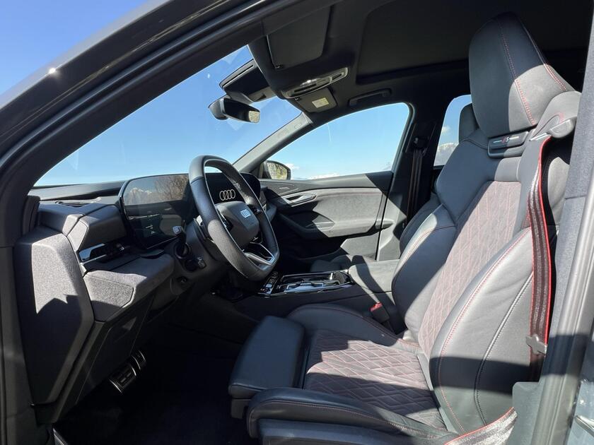 Nuova Audi SQ6 e-tron