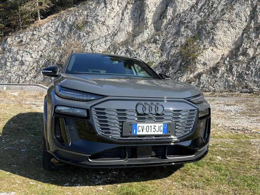 Nuova Audi SQ6 e-tron