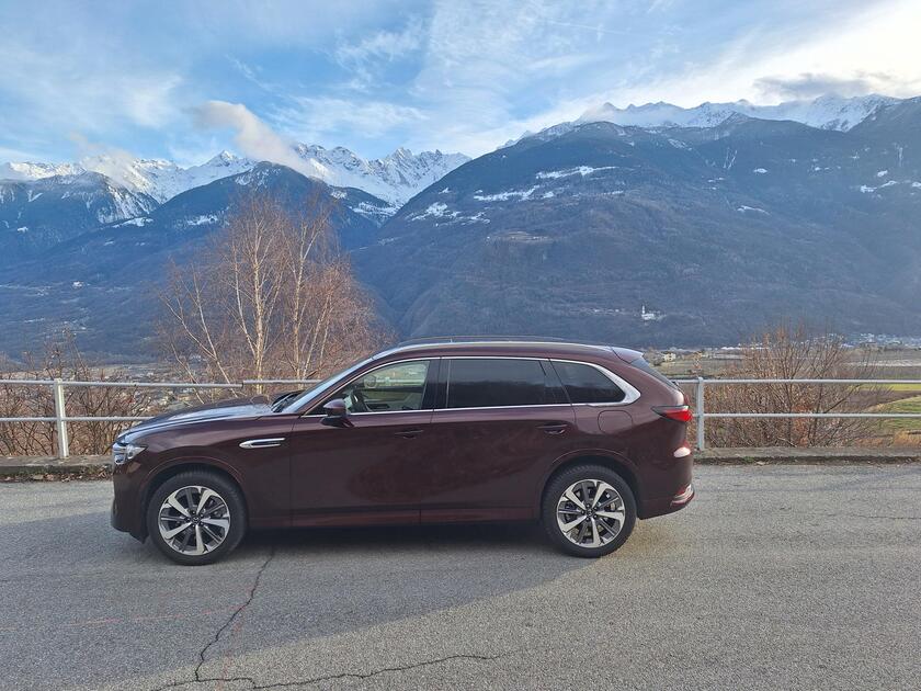 Mazda CX-80 Phev, il suv sette posti elegante e ricaricabile