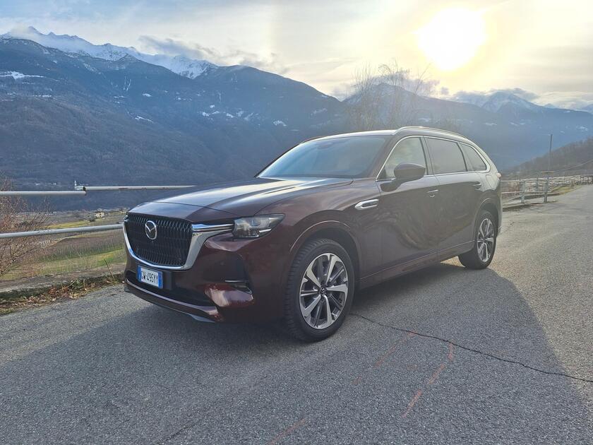 Mazda CX-80 Phev, il suv sette posti elegante e ricaricabile