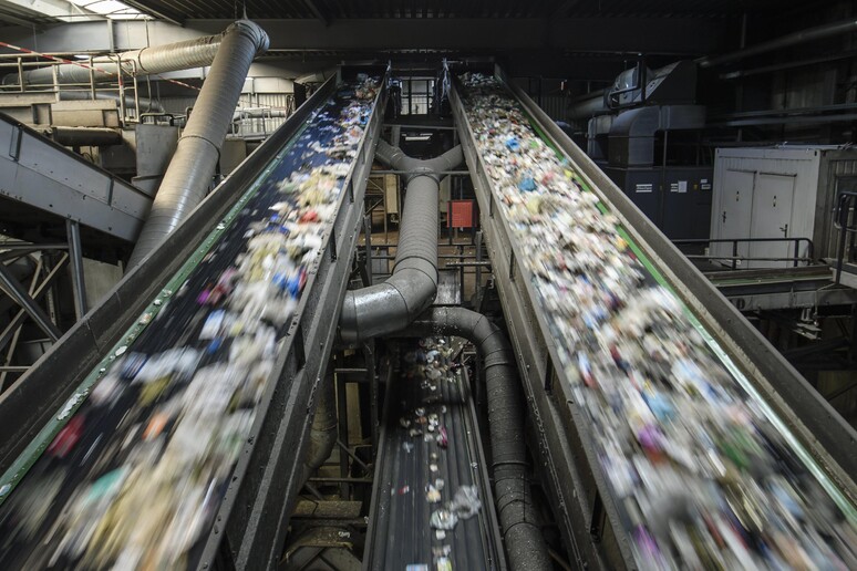 - RIPRODUZIONE RISERVATA