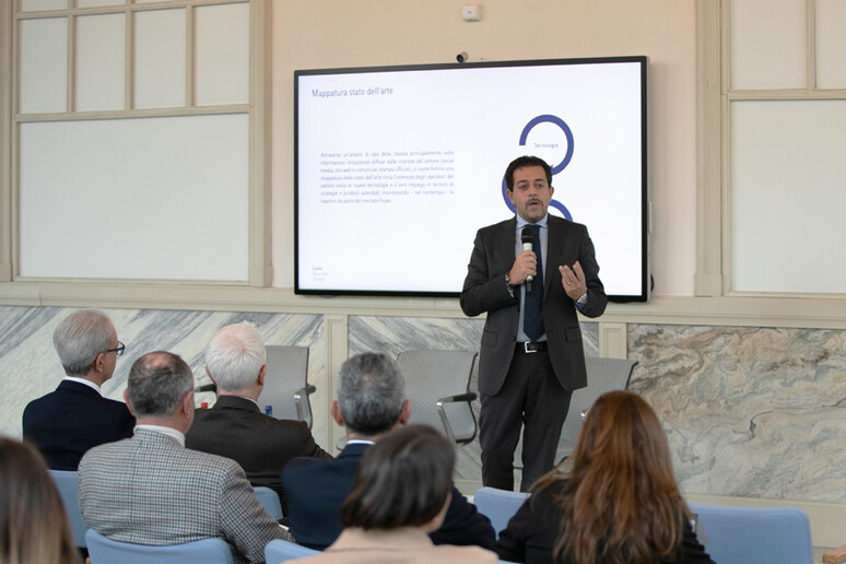 Luca Pirolo, Direttore Scientifico Osservatorio Luiss Business School, durante l 'evento UNRAE - RIPRODUZIONE RISERVATA