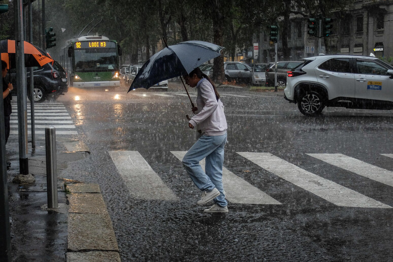 Temporale a Milano, archivio - RIPRODUZIONE RISERVATA