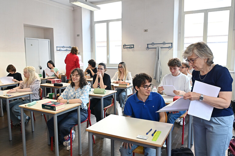 - RIPRODUZIONE RISERVATA