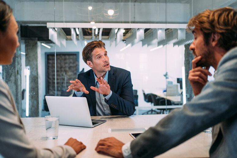 Un gruppo di persone in ufficio foto iStock. - RIPRODUZIONE RISERVATA