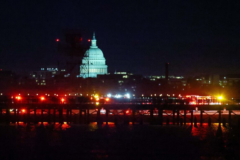 Scontro aereo-elicottero militare a D.C, vittime © ANSA/Getty Images via AFP