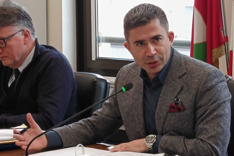 - RIPRODUZIONE RISERVATA