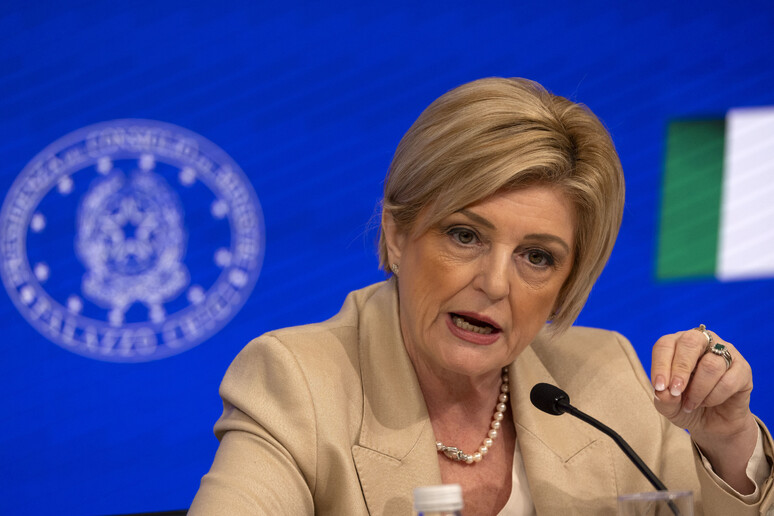 - RIPRODUZIONE RISERVATA