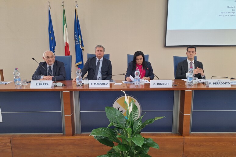 - RIPRODUZIONE RISERVATA