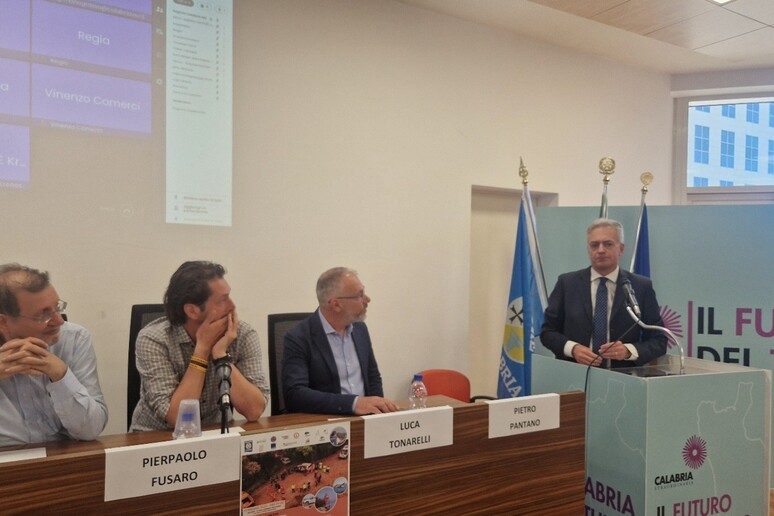 - RIPRODUZIONE RISERVATA