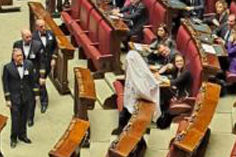 - RIPRODUZIONE RISERVATA